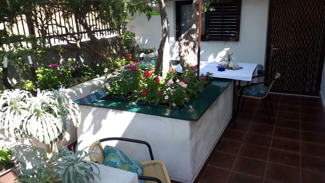 Luminaria Solis Vacation Home Rogoznica  Extérieur photo